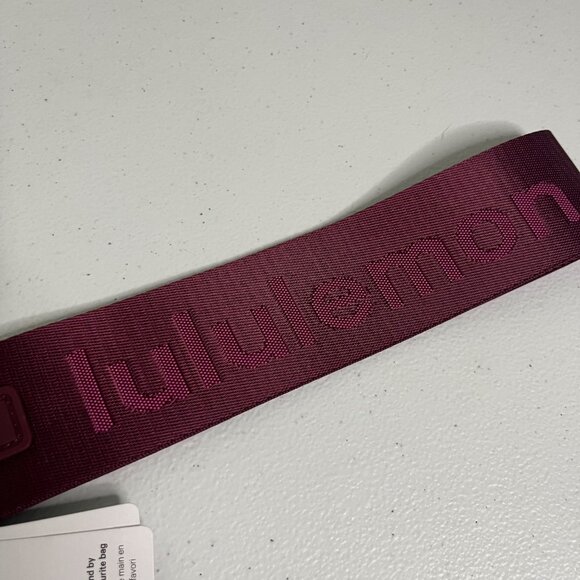 Lululemon Athletic Never Lost Keychain Graphic NWT Wild Berry / Sonic Pink - Picture 3 of 4
